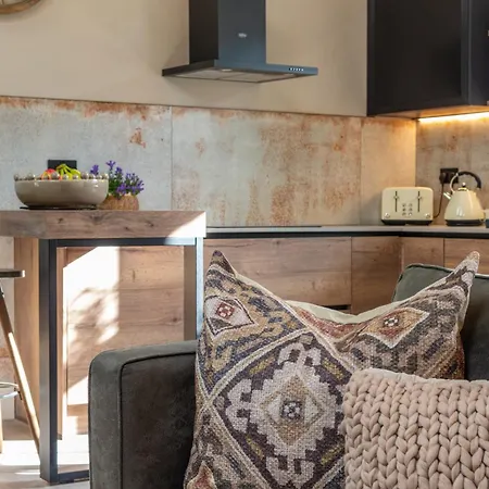 Rachel'S Farm Luxury Escapes With Hots Tubs Villa Buchlyvie Room photo