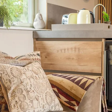 Rachel'S Farm Luxury Escapes With Hots Tubs Villa Buchlyvie Room photo