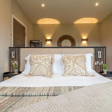 Rachel'S Farm Luxury Escapes With Hots Tubs Villa Buchlyvie Room photo