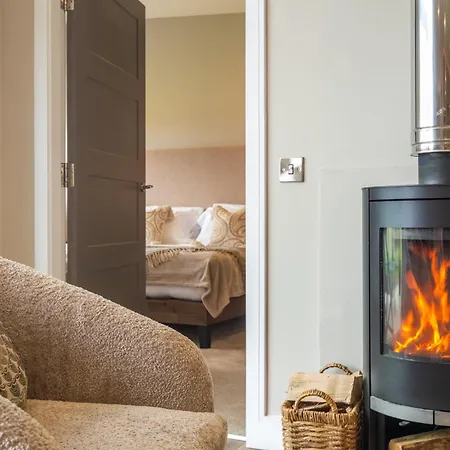 Rachel'S Farm Luxury Escapes With Hots Tubs Villa Buchlyvie Room photo