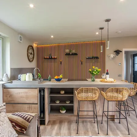 Rachel'S Farm Luxury Escapes With Hots Tubs Villa Buchlyvie Room photo